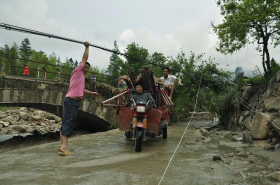 Since the flood season began, 13 provinces and autonomous regions have been hit by heavy floods. A total of over 10 million people are affected. 98 people have died.