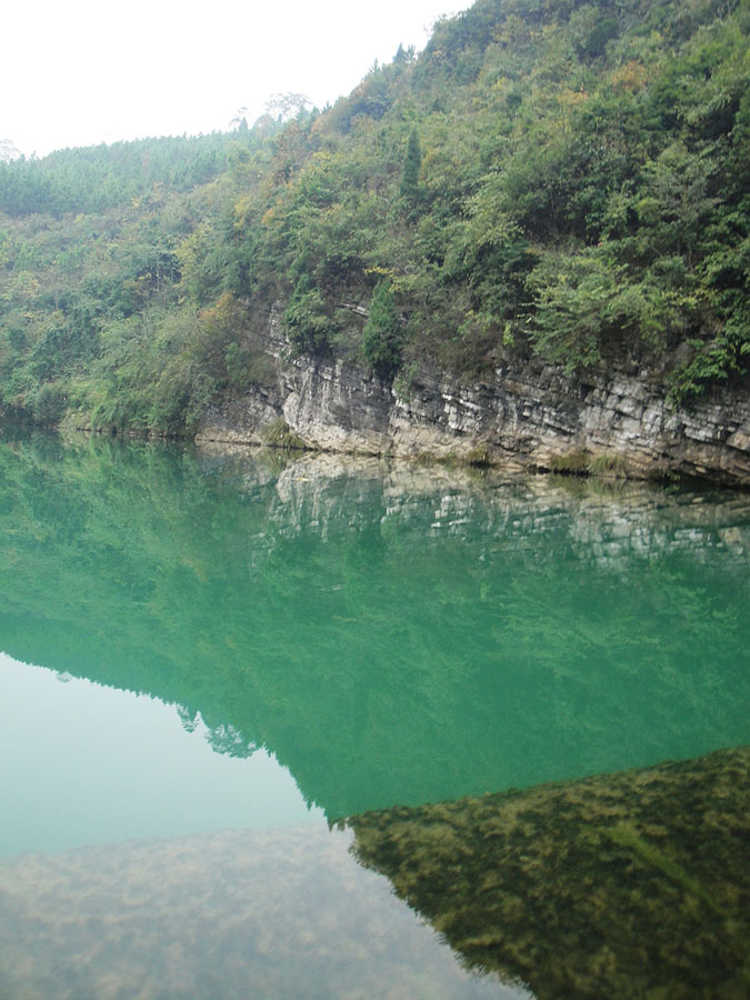 Zunyi, the second-largest city of Guizhou province, is a land of revolutionary heroes and hometown to Maotai, the national white liquor.It is among the country's 24 cities first approved by the State for their historic and cultural interest due to its 'four ones' - one meeting, one mountain pass, one river and one liquor.
