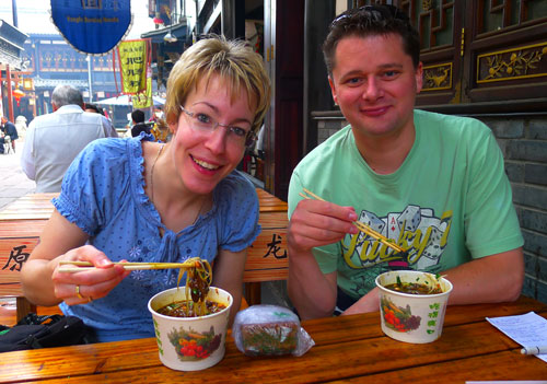 Lona and Asa enjoying a bowl of noodles before the trouble began...[Image:Radio86] 