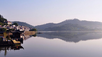 Amazing scenery of Dongqian Lake