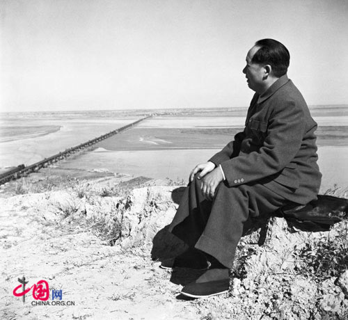 Mao Zedong inspecting the Yellow River, 1952