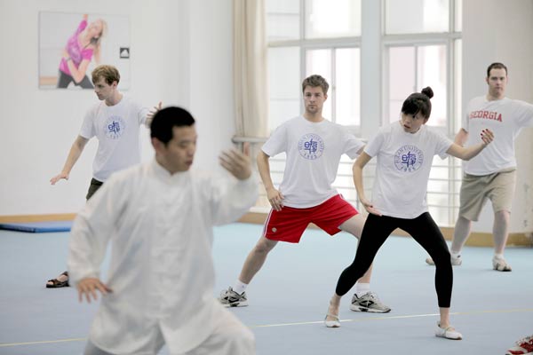 Students from the United States learn Taichi at Fudan University in Shanghai on June 15, 2011.