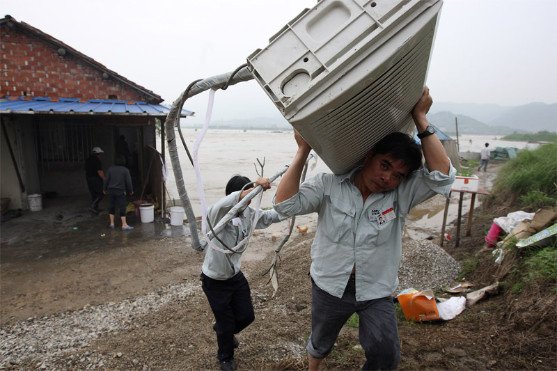 Consecutive heavy rains have wreaked havoc in east China's Zhejiang Province, where serious geological disasters have destroyed infrastructure, forcing at least 19,000 residents in 37 counties to evacuate and toppling 1,600 rural houses.