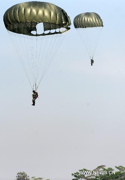 Soldiers of special forces from China's People's Liberation Army (PLA) and Indonesia's National Armed Forces (TNI) parachute from a plane during a united training in Bandung, Indonesia, June 17, 2011. The united training, with a code name of 'Sharp Knife 2011', closed on Friday. It was the first one between PLA and TNI in the history. [Jiang Fan/Xinhua]