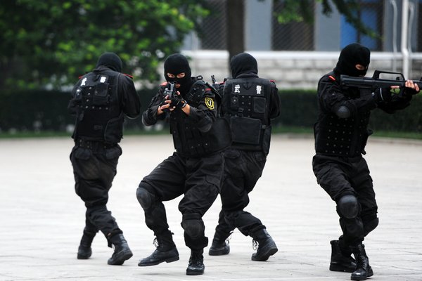 Chinese armed police show their skills during an anti-terrorism demonstration in Beijing to celebrate the 90th anniversary of Communist Party of China, June 16, 2011. [Photo/CFP]