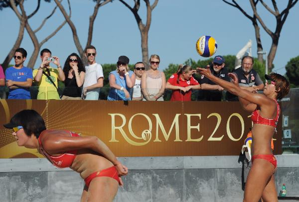 Chinese player Xue Chen (R) serves the ball during the women's quarterfinal between China's pair Xue Chen/Zhang Xi and Brazil's Maria Antonelli/Talita Da Rocha Antunes at the 2011 FIVB Beach Volleyball World Championships in Rome, Italy, June 17, 2011. Xue Chen/Zhang Xi won 2-1 to enter the semifinal. [Wang Qingqin/Xinhua]