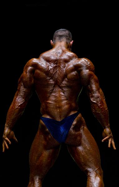 A contestant competes in men's bodybuilding contest during the Toronto Pro Supershow at Toronto Metro Convention Centre in Toronto, Canada, on June 17, 2011. [Zou Zheng/Xinhua]