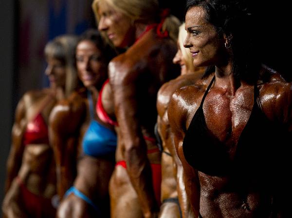 Contestants compete in women's bodybuilding contest during the Toronto Pro Supershow at Toronto Metro Convention Centre in Toronto, Canada, on June 17, 2011. [Zou Zheng/Xinhua]