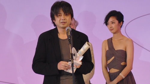 Japanese director Naoki Hashimoto receives the Jury Prix at the Asian New Talent Awards at the Shanghai International Film Festival on Friday. [Pang Li/China.org.cn]