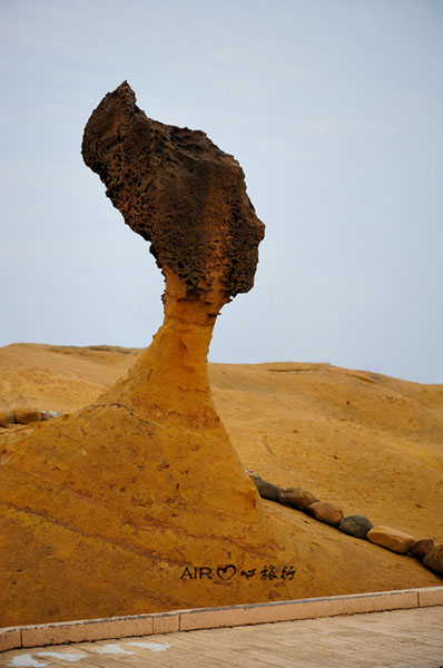 A mushroom rock shaped like the bust of a regal queen attracts many tourists.