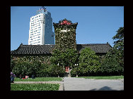 Photo shows the beautiful scenery of Nanjing University in Nanjing, capital of south China's Jiangsu Province.[牛顿的苹果/forums.nphoto]