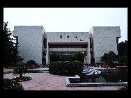 Photo shows the beautiful scenery of Huazhong University of Science and Technology in in Wuhan, Central China's Hubei Province.[PKU2010/bbs.fengniao]