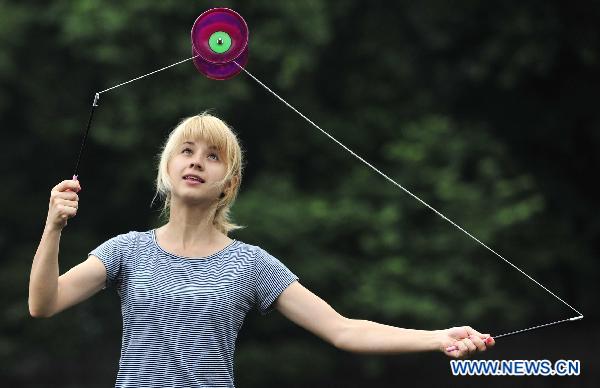 Ukrainian girl Iryna plays a Chinese diabolo at Central China Normal University in Wuhan, capital of central China's Hubei Province, June 19, 2011. Iryna is an international student who came to study in China in 2008. She likes traditional Chinese sports and wishes that she could introduce some Chinese sports to Ukrainian children. [Zheng Wenjun/Xinhua]