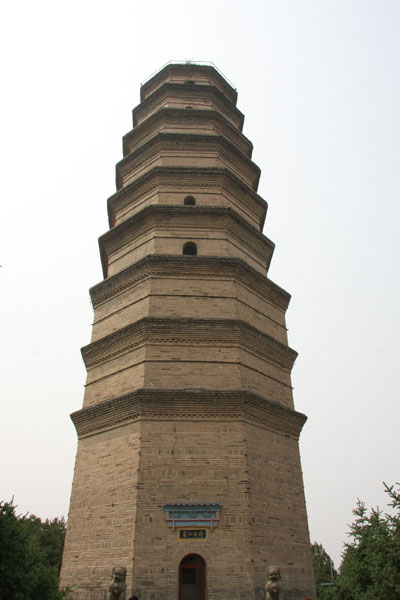 A pagoda constructed during the Tang Dynasty stands at the top of a small mountain overlooking Yan'an City. Photo taken on June 14, 2011. [Photo:CRIENGLISH.com]