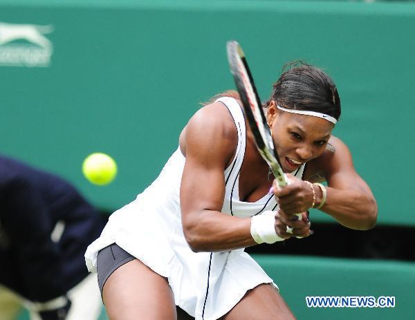 Serena Williams of the United States returns a shot during her first round match of women's singles against Aravane Rezai of France in 2011 Wimbledon tennis Championships in London, Britain, June 21, 2011. Williams won 2-1. (Xinhua/Zeng Yi)
