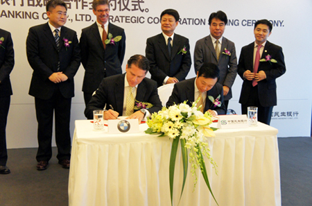 Kirk Cordill, Managing Director and CEO of BMW Group Financial Services China signs an automobile financial services cooperation agreement with Yang Ke, President of the credit card center of China Minsheng Banking Corp, on June 21, 2011.