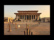 The chairman Mao Zedong Memorial Hall stands on the former sits of Zhonghuamen Gate at the southern end of Tian'anmen Square between the Monument to the People's Heroes and Zhengyangmen Gate. Red Sichuan granite is placed at its base and trees surrounded the hall. This was designed on principles of symmetry and 'centrality'. [xiazewen/bbs.fengniao] 