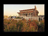 The chairman Mao Zedong Memorial Hall stands on the former sits of Zhonghuamen Gate at the southern end of Tian'anmen Square between the Monument to the People's Heroes and Zhengyangmen Gate. Red Sichuan granite is placed at its base and trees surrounded the hall. This was designed on principles of symmetry and 'centrality'. [xiazewen/bbs.fengniao] 