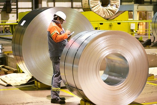 Major domestic steelmakers have cut prices for their products to be delivered in July by 70 yuan to 200 yuan a ton.