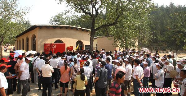 Visitors visit the site of the Second Plenary Session of the 7th Communist Party of China Central Committee at Xibaipo, a village in north China's Hebei Province, June 19, 2011. [Xinhua/Ding Lixin] 