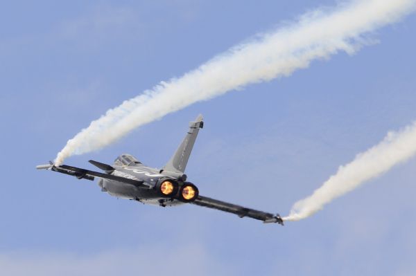 A Dassault Rafale fighter jet takes part in a flying display during the 49th Paris Air Show at the Le Bourget airport A Dassault Rafale fighter jet takes part in a flying display during the 49th Paris Air Show at the Le Bourget airport near Paris June 23, 2011. (Xinhua/Reuters)