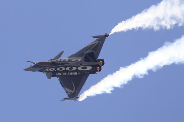 A Dassault Rafale fighter jet takes part in a flying display during the 49th Paris Air Show at the Le Bourget airport A Dassault Rafale fighter jet takes part in a flying display during the 49th Paris Air Show at the Le Bourget airport near Paris June 23, 2011. (Xinhua/Reuters)