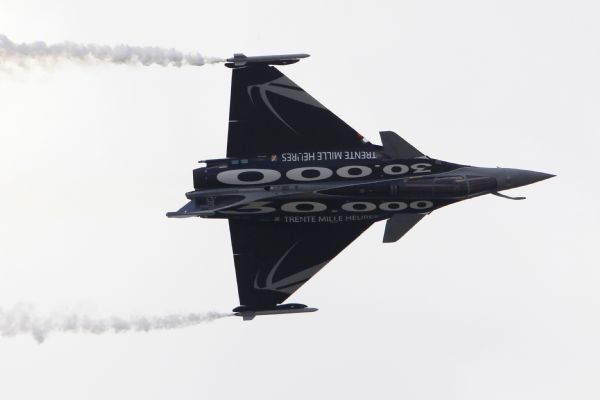 A Dassault Rafale fighter jet takes part in a flying display during the 49th Paris Air Show at the Le Bourget airport A Dassault Rafale fighter jet takes part in a flying display during the 49th Paris Air Show at the Le Bourget airport near Paris June 23, 2011. (Xinhua/Reuters)