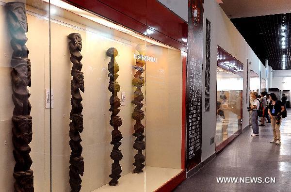 Visitors come to an exhibition highlighting the ancient African culture in Luoyang museum in Luoyang, central China's Henan Province, June 22, 2011. More than 160 craftworks of ancient African culture, including the wood carving, the stone carving, masks and so on, were displayed at the exhibition. Some of the exhibits have the history of thousands years.