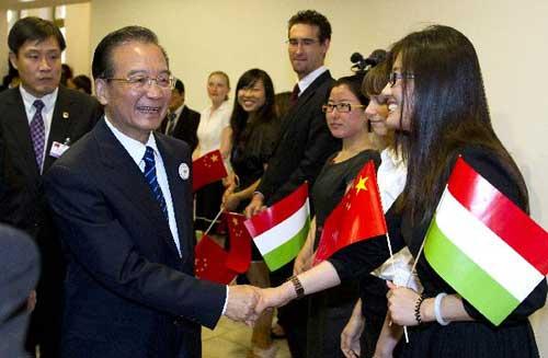 Chinese Premier Wen Jiabao (L front) shakes hands with students and teachers at the Eotvos Lorand University in Budapest, Hungary, June 24, 2011. [Xinhua/Huang Jingwen]