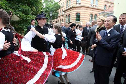 Chinese Premier Wen Jiabao (R front) watches a folk dancing performed by students at the Eotvos Lorand University in Budapest, Hungary, June 24, 2011. [Xinhua/Yao Dawei]