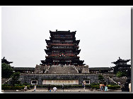 Located in the northwest of the city of Nanchang, Jiangxi Province and on the east bank of the Gan River, Tengwang Pavilion (The Pavilion of Prince Teng) is one of the Four Great Towers of China. It has been destroyed and rebuilt many times over its history. The present building was rebuilt in 1989 on the original site. It is 57.5 meters tall and has nine floors. The building has a total floor area of 13,000 square meters. [白色恶魔/bbs.fengniao]