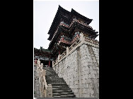 Located in the northwest of the city of Nanchang, Jiangxi Province and on the east bank of the Gan River, Tengwang Pavilion (The Pavilion of Prince Teng) is one of the Four Great Towers of China. It has been destroyed and rebuilt many times over its history. The present building was rebuilt in 1989 on the original site. It is 57.5 meters tall and has nine floors. The building has a total floor area of 13,000 square meters. [白色恶魔/bbs.fengniao]