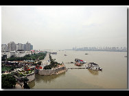 Located in the northwest of the city of Nanchang, Jiangxi Province and on the east bank of the Gan River, Tengwang Pavilion (The Pavilion of Prince Teng) is one of the Four Great Towers of China. It has been destroyed and rebuilt many times over its history. The present building was rebuilt in 1989 on the original site. It is 57.5 meters tall and has nine floors. The building has a total floor area of 13,000 square meters. [白色恶魔/bbs.fengniao]
