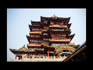 Located in the northwest of the city of Nanchang, Jiangxi Province and on the east bank of the Gan River, Tengwang Pavilion (The Pavilion of Prince Teng) is one of the Four Great Towers of China. It has been destroyed and rebuilt many times over its history. The present building was rebuilt in 1989 on the original site. It is 57.5 meters tall and has nine floors. The building has a total floor area of 13,000 square meters.  [hndfww/bbs.fengniao] 