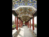 Located in the northwest of the city of Nanchang, Jiangxi Province and on the east bank of the Gan River, Tengwang Pavilion (The Pavilion of Prince Teng) is one of the Four Great Towers of China. It has been destroyed and rebuilt many times over its history. The present building was rebuilt in 1989 on the original site. It is 57.5 meters tall and has nine floors. The building has a total floor area of 13,000 square meters.  [hndfww/bbs.fengniao] 