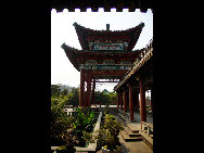 Located in the northwest of the city of Nanchang, Jiangxi Province and on the east bank of the Gan River, Tengwang Pavilion (The Pavilion of Prince Teng) is one of the Four Great Towers of China. It has been destroyed and rebuilt many times over its history. The present building was rebuilt in 1989 on the original site. It is 57.5 meters tall and has nine floors. The building has a total floor area of 13,000 square meters.  [hndfww/bbs.fengniao] 