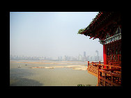 Located in the northwest of the city of Nanchang, Jiangxi Province and on the east bank of the Gan River, Tengwang Pavilion (The Pavilion of Prince Teng) is one of the Four Great Towers of China. It has been destroyed and rebuilt many times over its history. The present building was rebuilt in 1989 on the original site. It is 57.5 meters tall and has nine floors. The building has a total floor area of 13,000 square meters.  [hndfww/bbs.fengniao] 