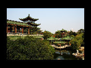 Located in the northwest of the city of Nanchang, Jiangxi Province and on the east bank of the Gan River, Tengwang Pavilion (The Pavilion of Prince Teng) is one of the Four Great Towers of China. It has been destroyed and rebuilt many times over its history. The present building was rebuilt in 1989 on the original site. It is 57.5 meters tall and has nine floors. The building has a total floor area of 13,000 square meters.  [hndfww/bbs.fengniao] 