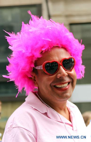 A participant takes part in the NYC Gay Pride Parade along the Fifth Avenue in Manhattan, New York City, June 26, 2011. New York State lawmakers voted late Friday to legalize same-sex marriage, making New York the sixth and most populous U.S. state to allow gay marriage. [Wu Jingdan/Xinhua] 