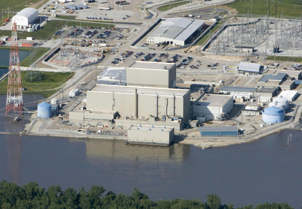 An aerial view of flood waters surrounding the Cooper Nuclear Power Plant near Brownville, Nebraska June 24, 2011. [Agencies]