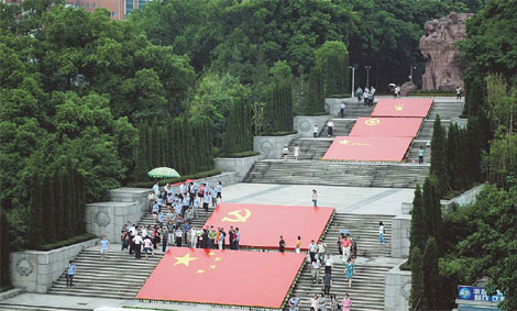 Tourists visit the Geleshan Revolutionary Martyrs' Graveyard in Southwest China's Chongqing municipality on June 10. 