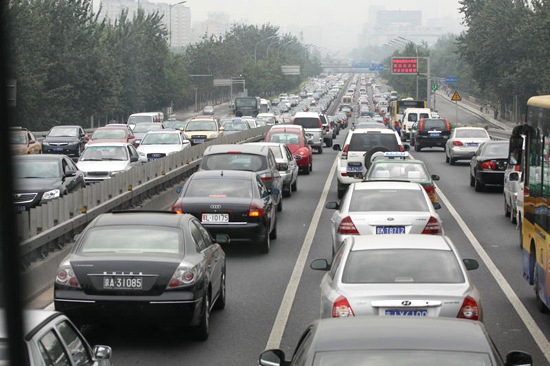 People in Beijing spend 38 minutes on average to get to work under normal traffic conditions, the longest among 50 mainland cities, according to a report released by the Chinese Academy of Sciences last week.