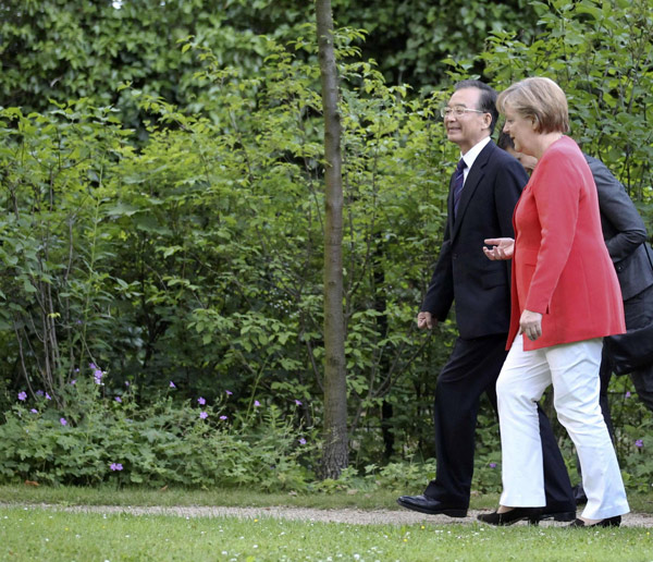 Premier Wen arrives in Germany, meets Merkel