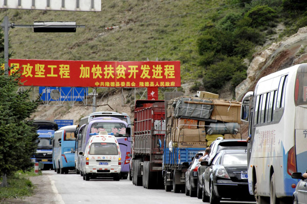 Toll booths blamed in 3-km traffic jam