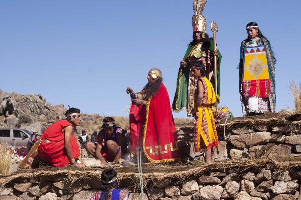 Villagers stage a prehispanic ceremony during the 19th National Chaccu and 18th International Vicugna Festival, at the Pampa Galeras-Barbara D&apos;Achille-Ayacucho National Reserve, Peru, June 27, 2011. Around 600 villagers participated in the ceremony to honor the Inca and the &apos;marriage&apos; of vicugnas, as well as the &apos;apus&apos; (gods) and nature. 