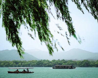 West Lake, long touted as a paradise for its breathtaking landscape, was inscribed into the World Heritage List list at the 35th session of UNESCO's World Heritage Committee in Paris on June 24, 2011.