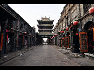 Pingyao is a small town in central Shanxi Province whose history goes back 2,700 years, when it was first built during the reign of King Xuan (827-782 BC) of the Western Zhou Dynasty. Until this very day, the town looks much the same as when it was the county seat of the Ming and Qing dynasties.The city wall stretches for about six kilometers.The old town of Pingyao went on the list of world cultural heritage in 1997.[c78228/forums.nphoto.net] 