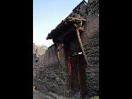 Pingyao is a small town in central Shanxi Province whose history goes back 2,700 years, when it was first built during the reign of King Xuan (827-782 BC) of the Western Zhou Dynasty. Until this very day, the town looks much the same as when it was the county seat of the Ming and Qing dynasties.The city wall stretches for about six kilometers.The old town of Pingyao went on the list of world cultural heritage in 1997.[c78228/forums.nphoto.net] 