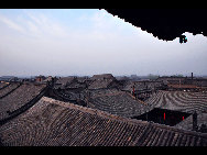 Pingyao is a small town in central Shanxi Province whose history goes back 2,700 years, when it was first built during the reign of King Xuan (827-782 BC) of the Western Zhou Dynasty. Until this very day, the town looks much the same as when it was the county seat of the Ming and Qing dynasties.The city wall stretches for about six kilometers.The old town of Pingyao went on the list of world cultural heritage in 1997.[c78228/forums.nphoto.net] 