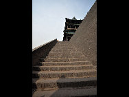 Pingyao is a small town in central Shanxi Province whose history goes back 2,700 years, when it was first built during the reign of King Xuan (827-782 BC) of the Western Zhou Dynasty. Until this very day, the town looks much the same as when it was the county seat of the Ming and Qing dynasties.The city wall stretches for about six kilometers.The old town of Pingyao went on the list of world cultural heritage in 1997.[c78228/forums.nphoto.net] 